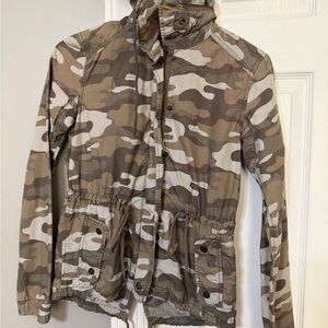 American Eagle Outfitters Olive and Tan Camo Anorak